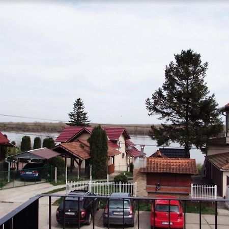 Prenociste Dunav Novi Banovci Esterno foto