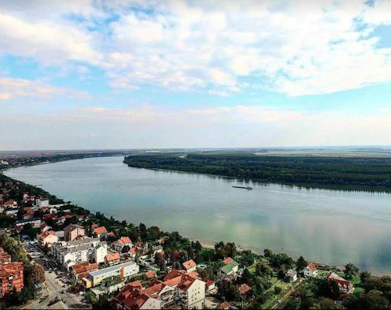 Prenociste Dunav Novi Banovci Esterno foto